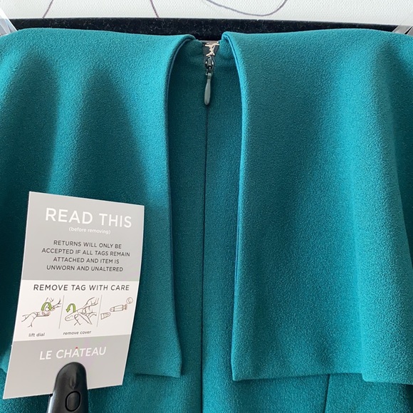 Le Chateau Bardot Dress in Emerld Green - Picture 7 of 14